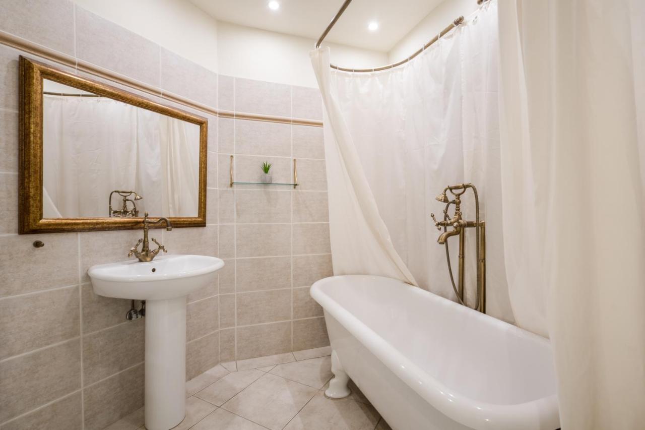 Basilica And Castle View Luxury Suite, Free Parking Reservation Needed 부다페스트 외부 사진